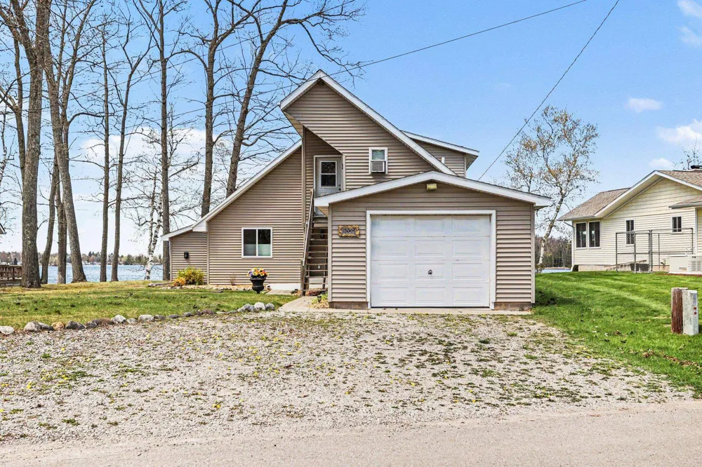 8006 Lakeside Boulevard Plainfield Township, MI 48739