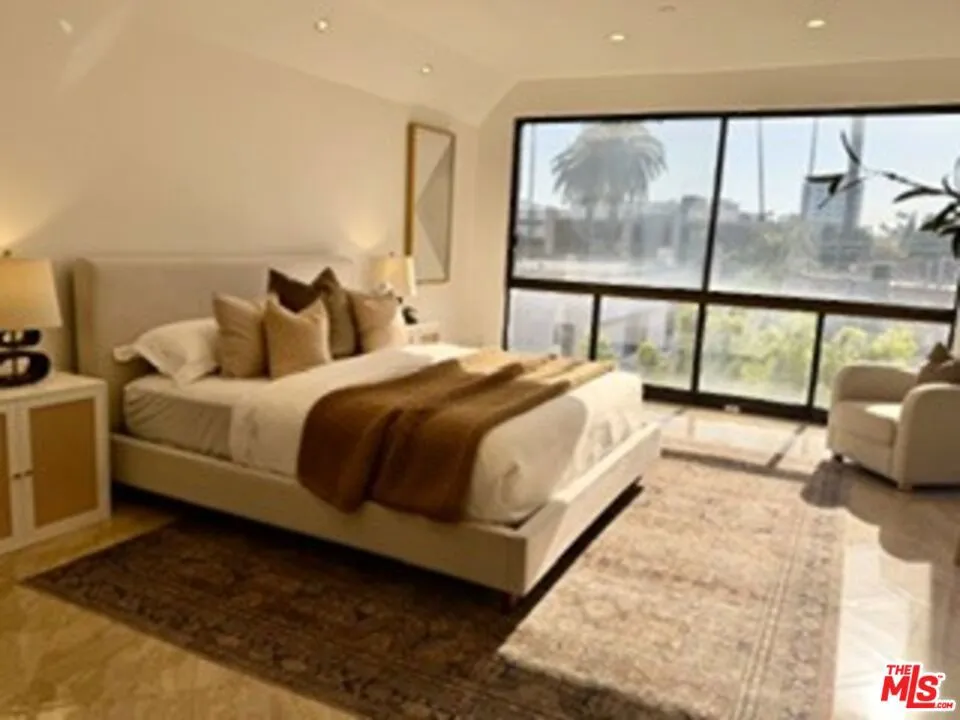125 GALE DRIVE #306 Beverly Hills, CA 90211