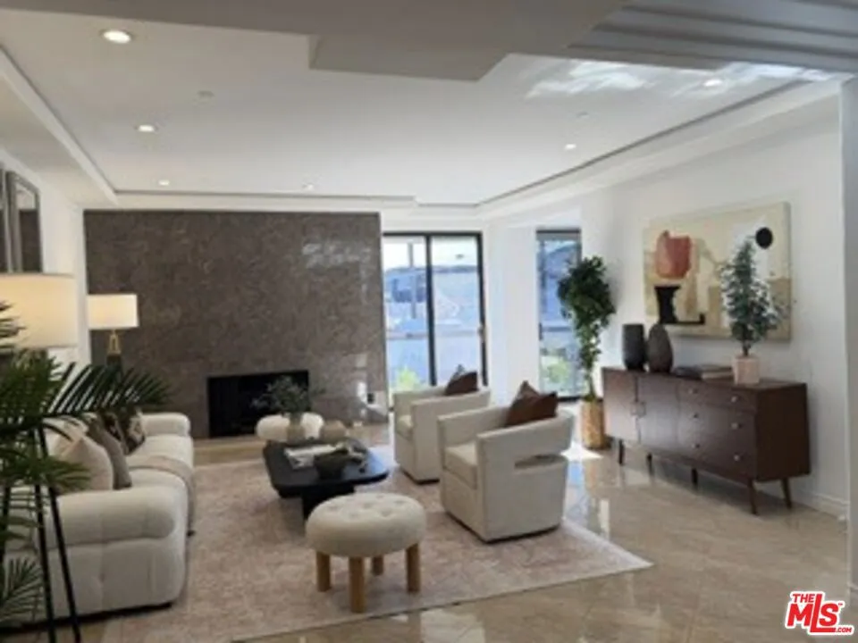 125 GALE DRIVE #306 Beverly Hills, CA 90211