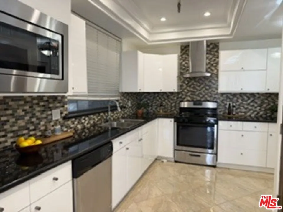 125 GALE DRIVE #306 Beverly Hills, CA 90211