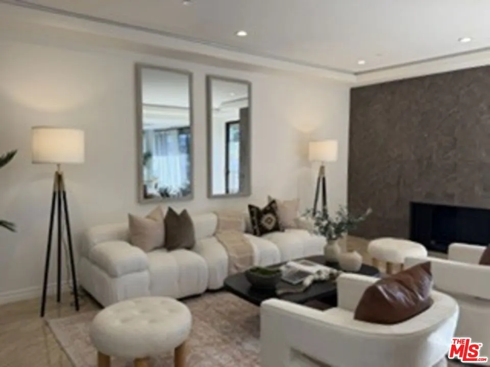 125 GALE DRIVE #306 Beverly Hills, CA 90211