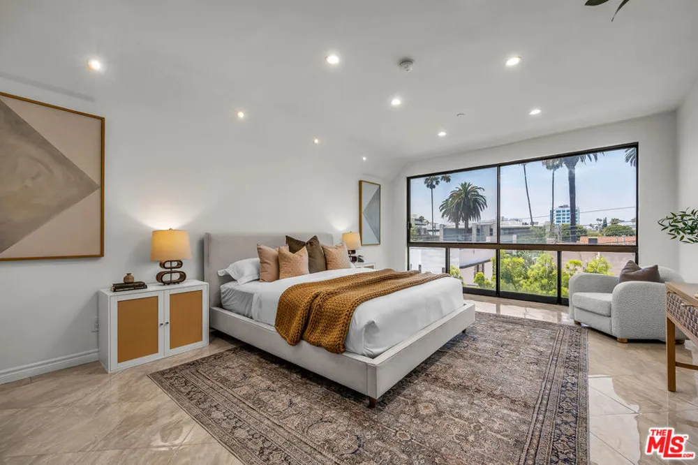 125 GALE DRIVE #306 Beverly Hills, CA 90211