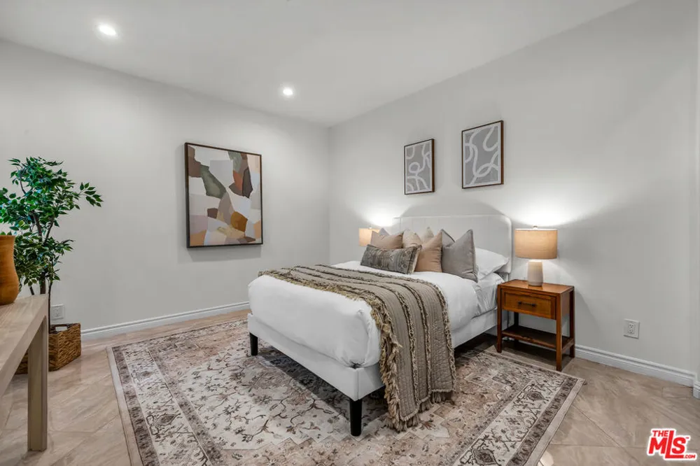 125 GALE DRIVE #306 Beverly Hills, CA 90211