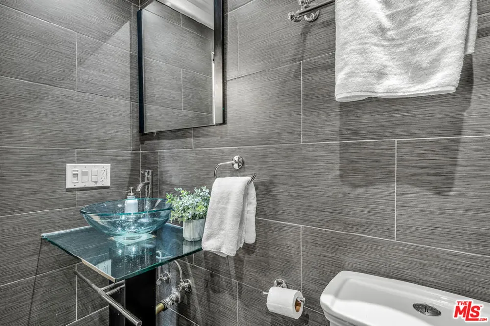 125 GALE DRIVE #306 Beverly Hills, CA 90211