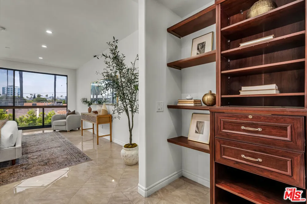 125 GALE DRIVE #306 Beverly Hills, CA 90211