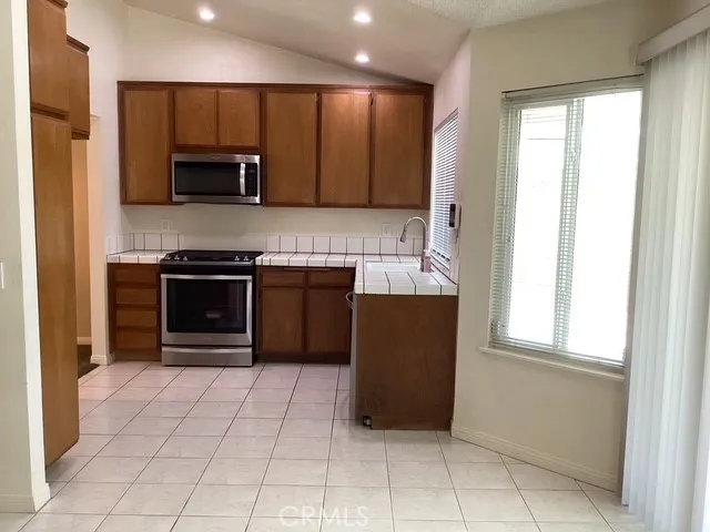 3522 W Avenue J2 Lancaster, CA 93536