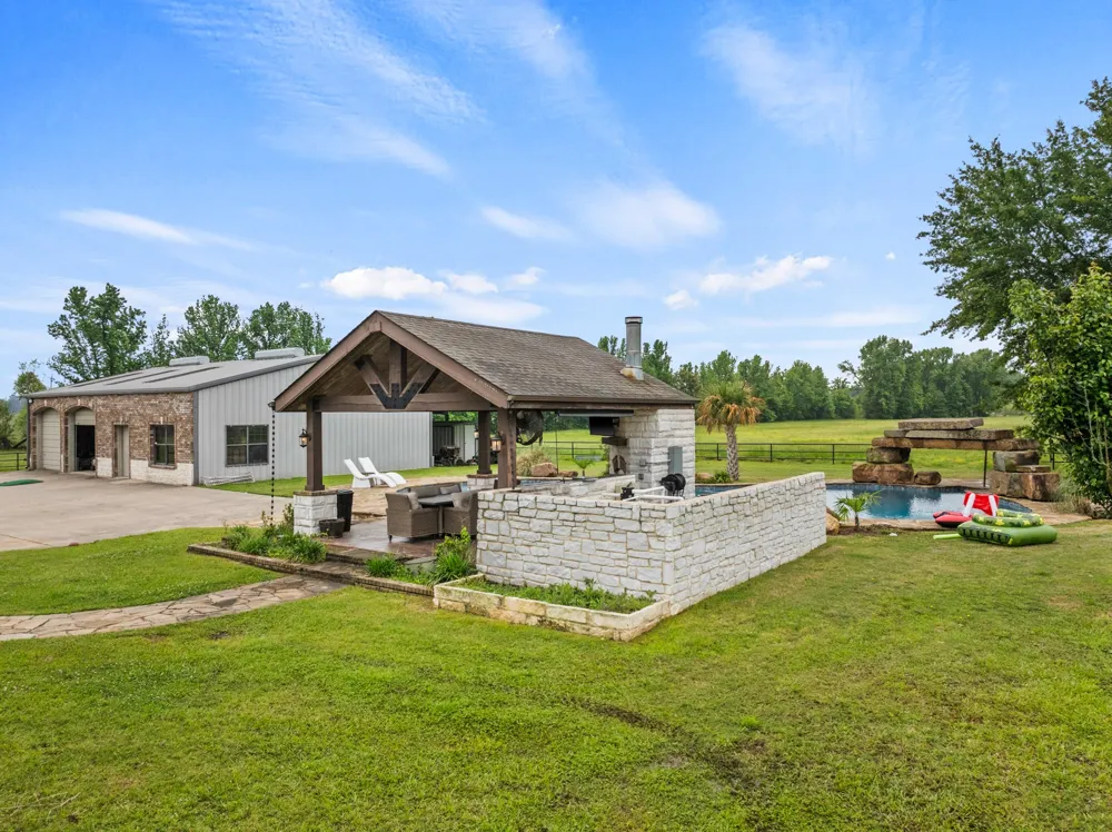 2320 W State Hwy 11 Pittsburg, TX 75686