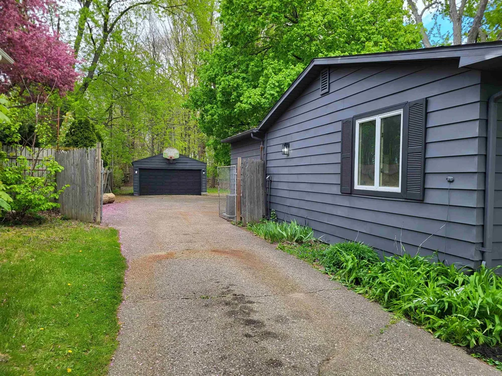 537 Clarion Street Clio City, MI 48420