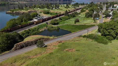 212025870 Lewis and Clark Highway