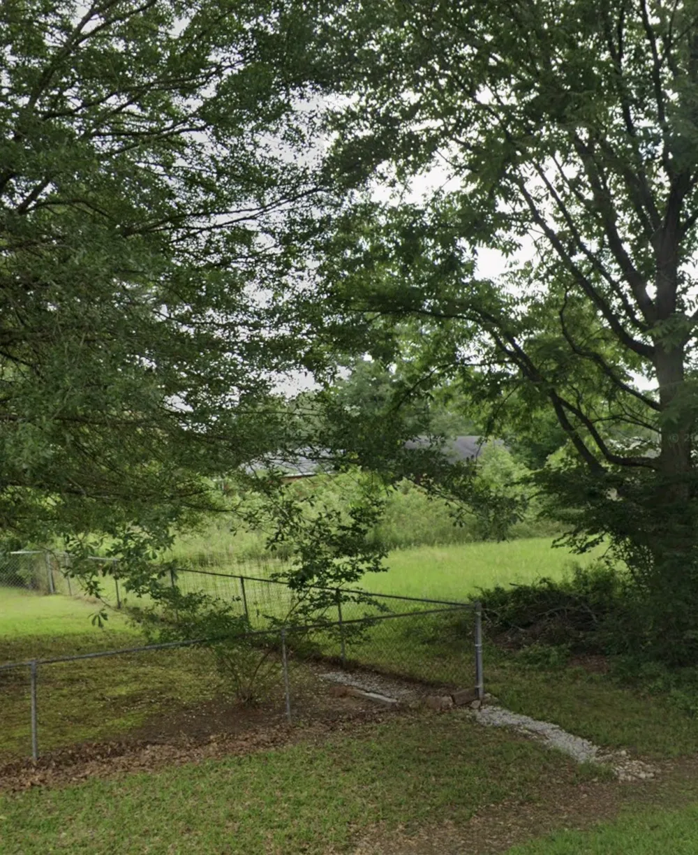 2202 E Avenue B Hooks, TX 75561