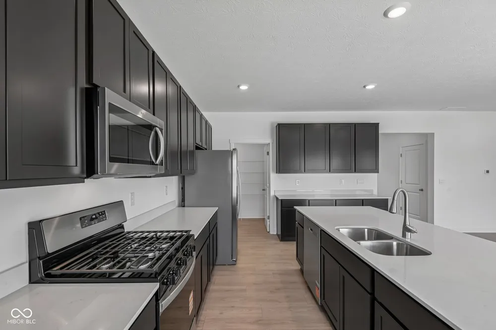 100 Ames Drive Whiteland, IN 46184