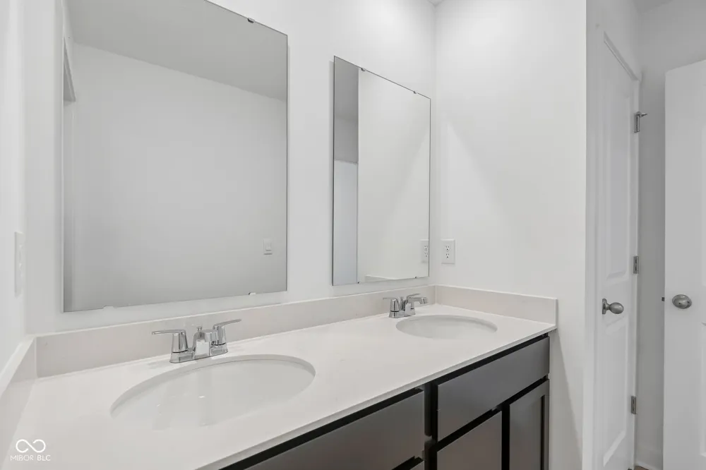 100 Ames Drive Whiteland, IN 46184