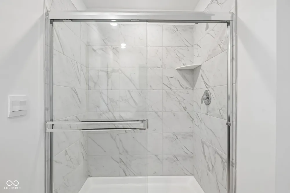 100 Ames Drive Whiteland, IN 46184