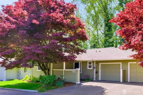 911 NW Leisure Lane