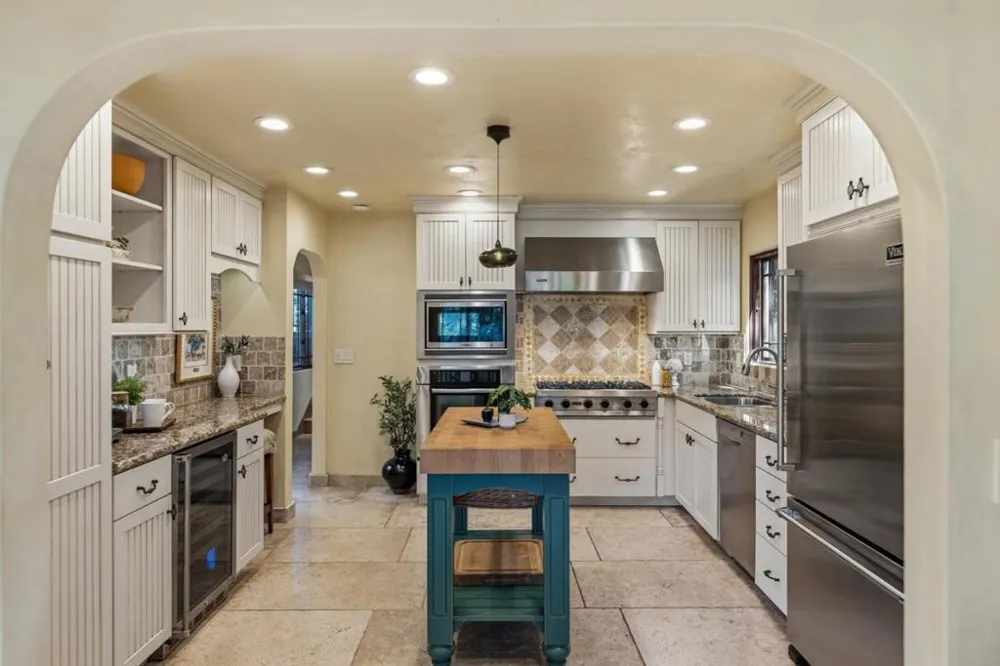 SW Santa Rita 4 SW of Ocean Street Carmel, CA 93923