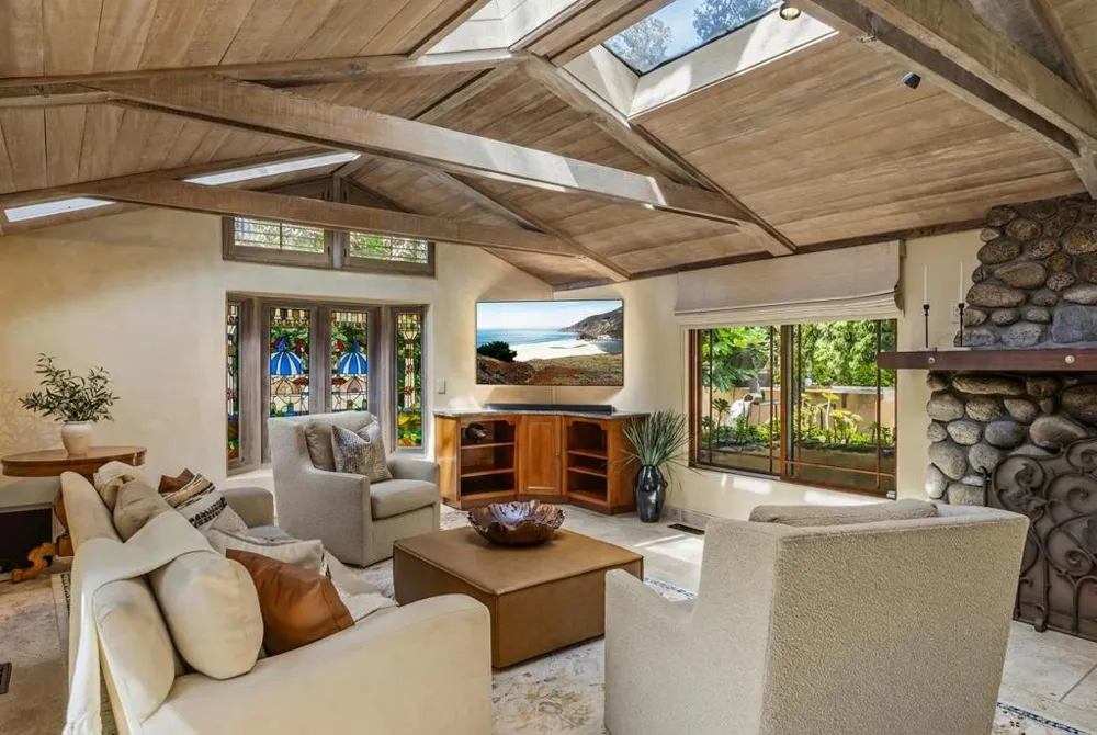 SW Santa Rita 4 SW of Ocean Street Carmel, CA 93923
