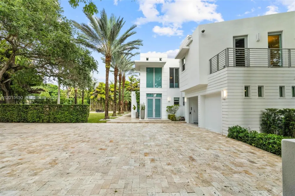 3917 S Le Jeune Rd #- Miami, FL 33146