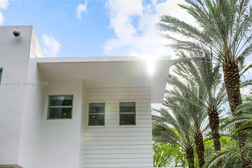 3917 S Le Jeune Rd #- Miami, FL 33146