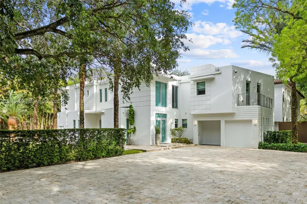 3917 S Le Jeune Rd #- Miami, FL 33146