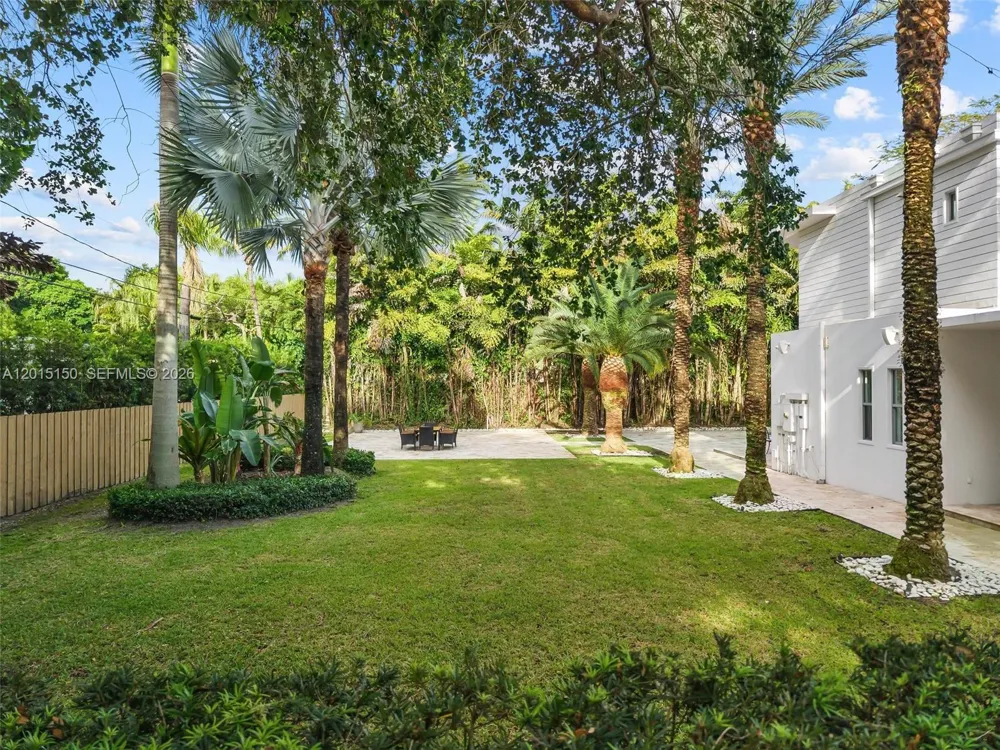 3917 S Le Jeune Rd #- Miami, FL 33146