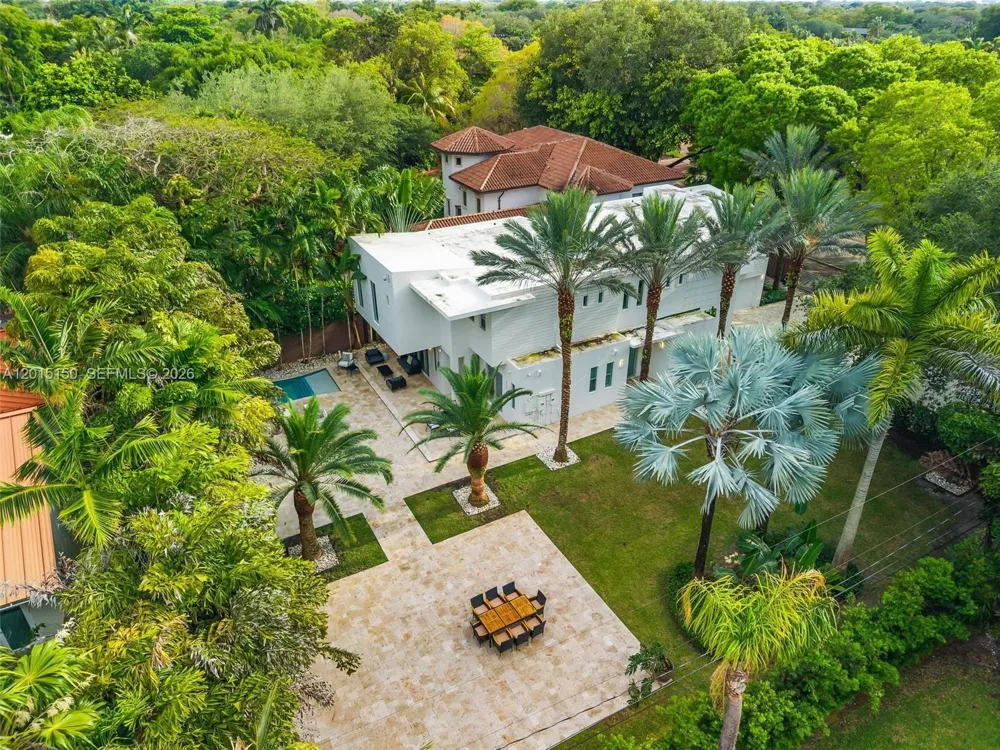 3917 S Le Jeune Rd #- Miami, FL 33146