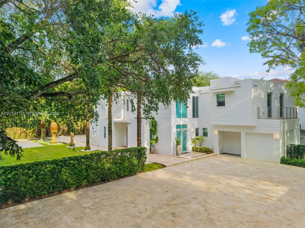 3917 S Le Jeune Rd #- Miami, FL 33146