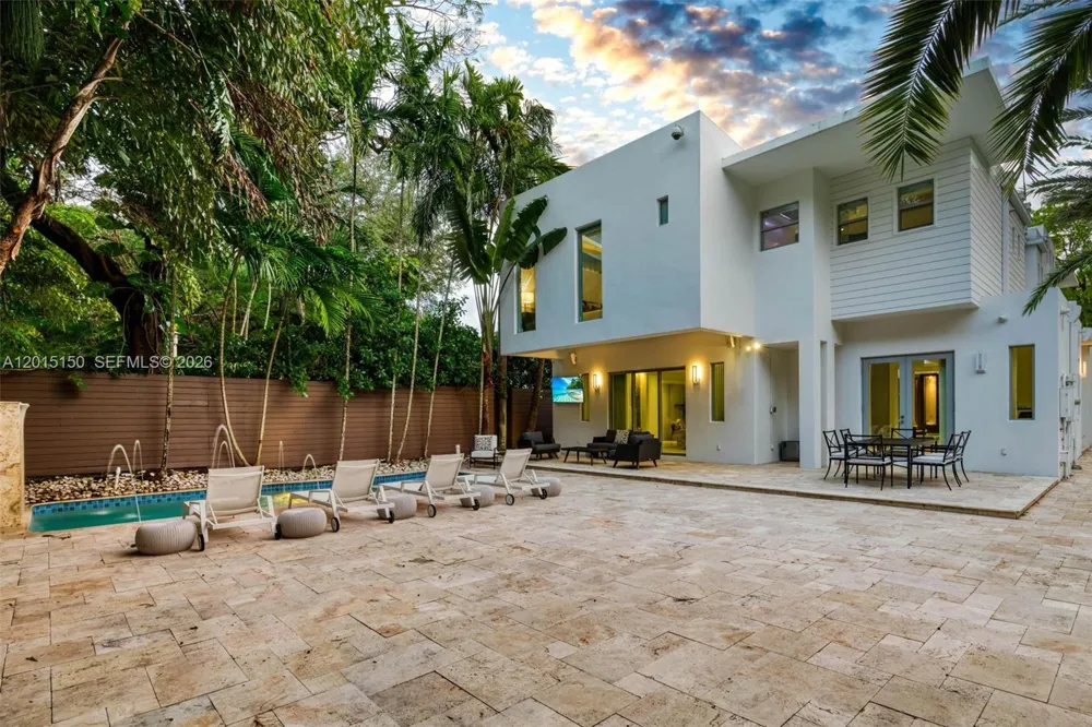 3917 S Le Jeune Rd #- Miami, FL 33146