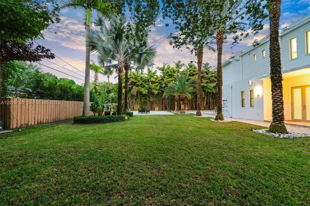 3917 S Le Jeune Rd #- Miami, FL 33146