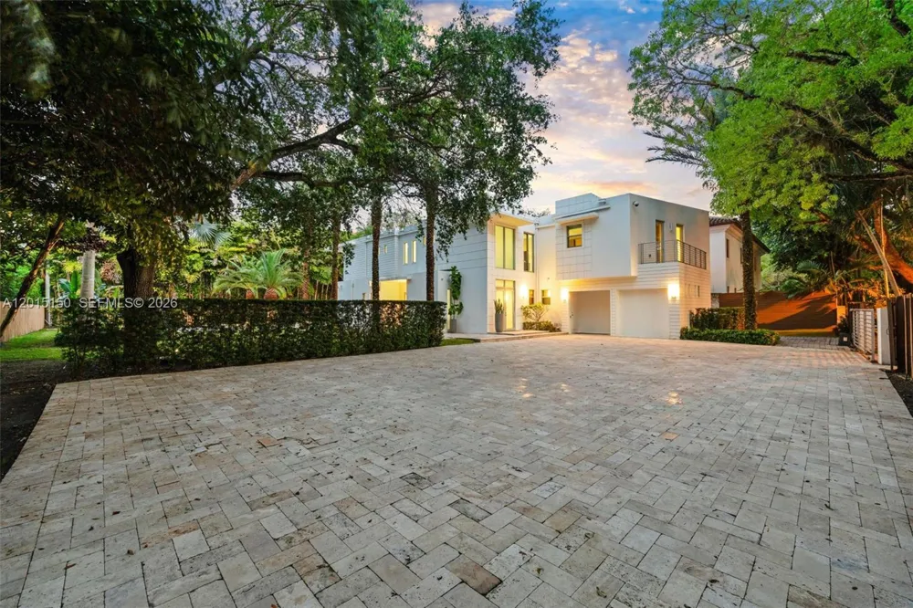 3917 S Le Jeune Rd #- Miami, FL 33146