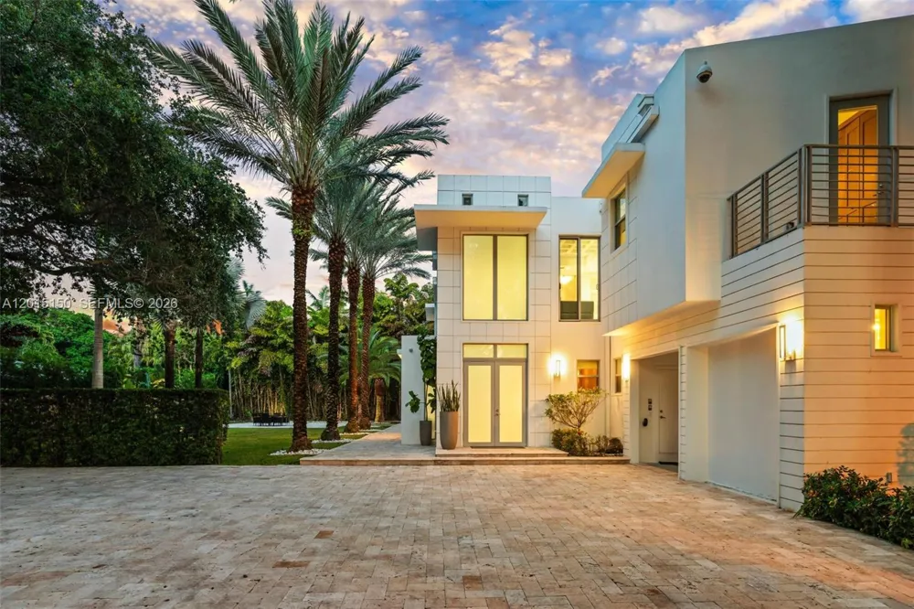 3917 S Le Jeune Rd #- Miami, FL 33146