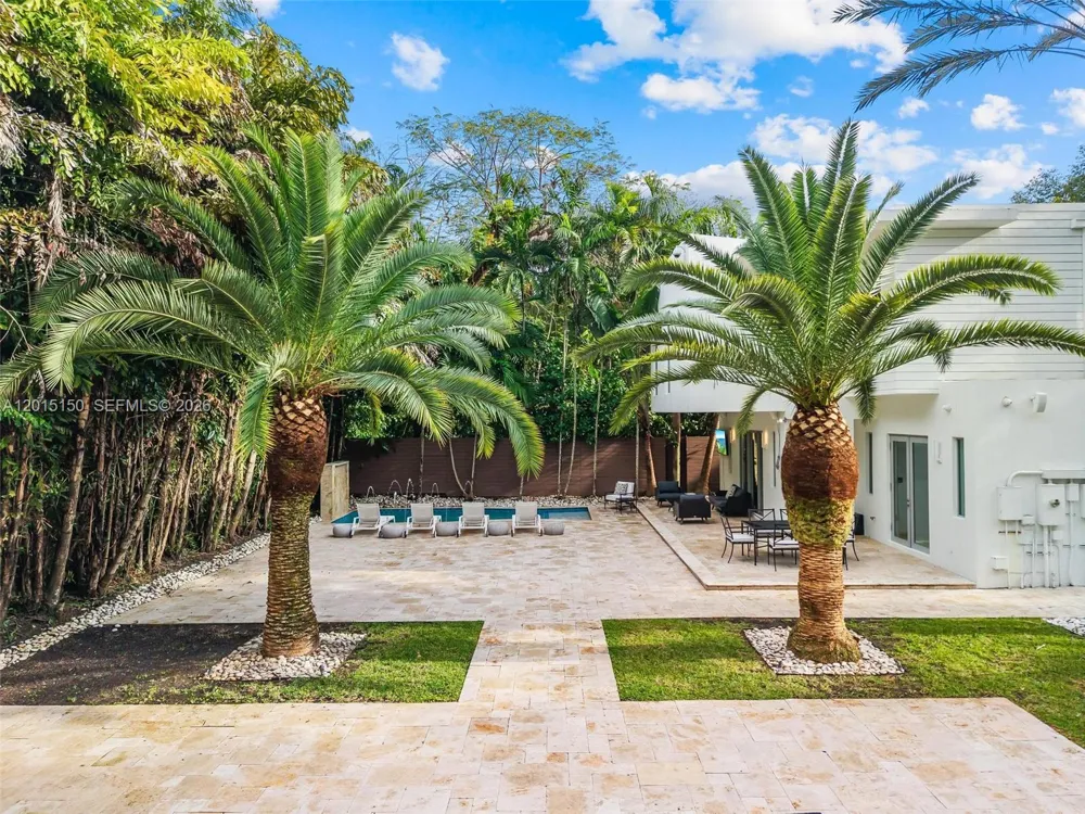 3917 S Le Jeune Rd #- Miami, FL 33146