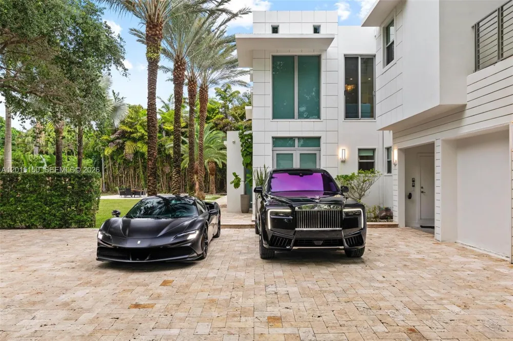 3917 S Le Jeune Rd #- Miami, FL 33146