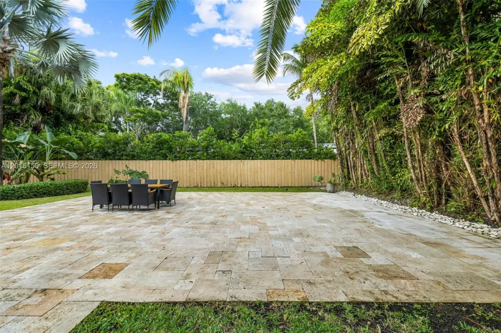 3917 S Le Jeune Rd #- Miami, FL 33146