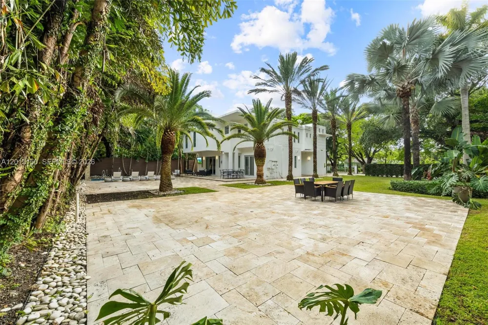 3917 S Le Jeune Rd #- Miami, FL 33146