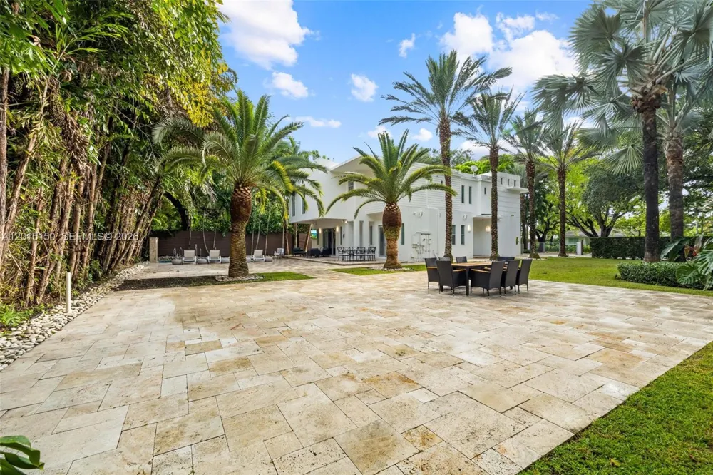 3917 S Le Jeune Rd #- Miami, FL 33146