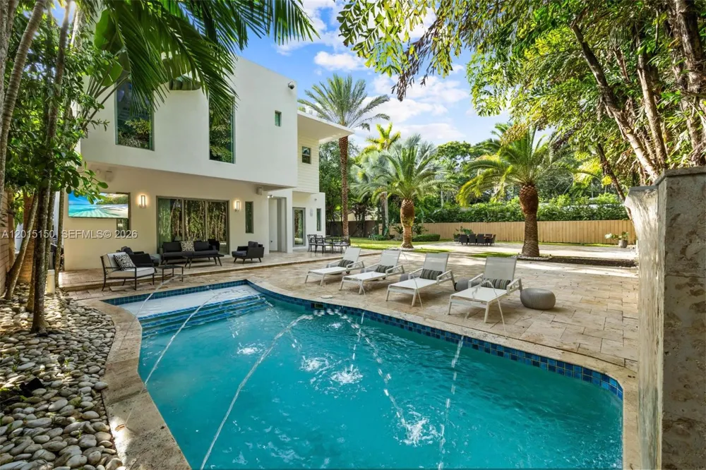 3917 S Le Jeune Rd #- Miami, FL 33146