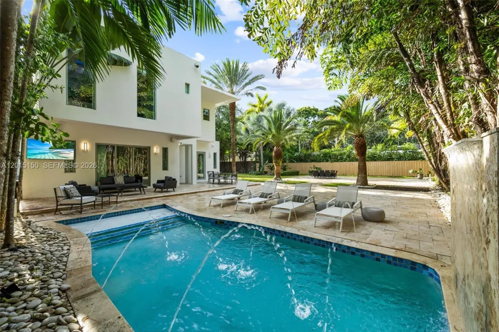 3917 S Le Jeune Rd #- Miami, FL 33146