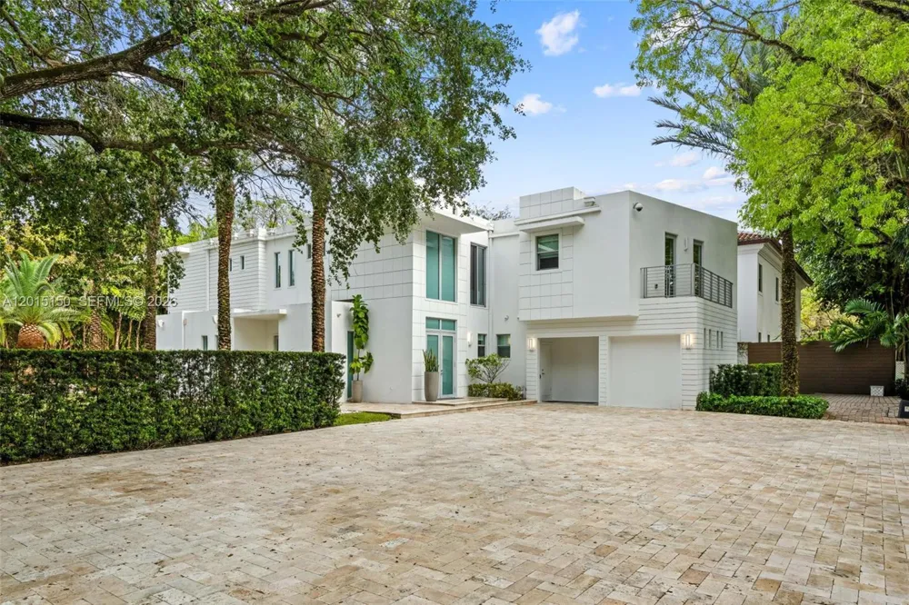 3917 S Le Jeune Rd #- Miami, FL 33146