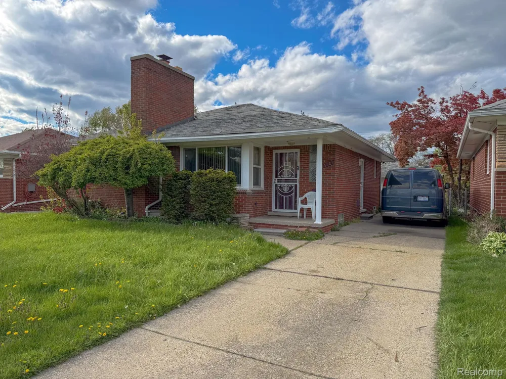 16525 Ego Avenue Eastpointe City, MI 48021