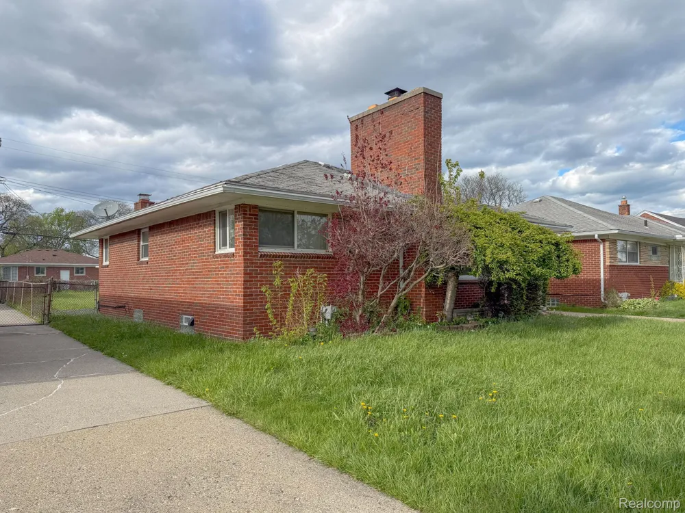 16525 Ego Avenue Eastpointe City, MI 48021