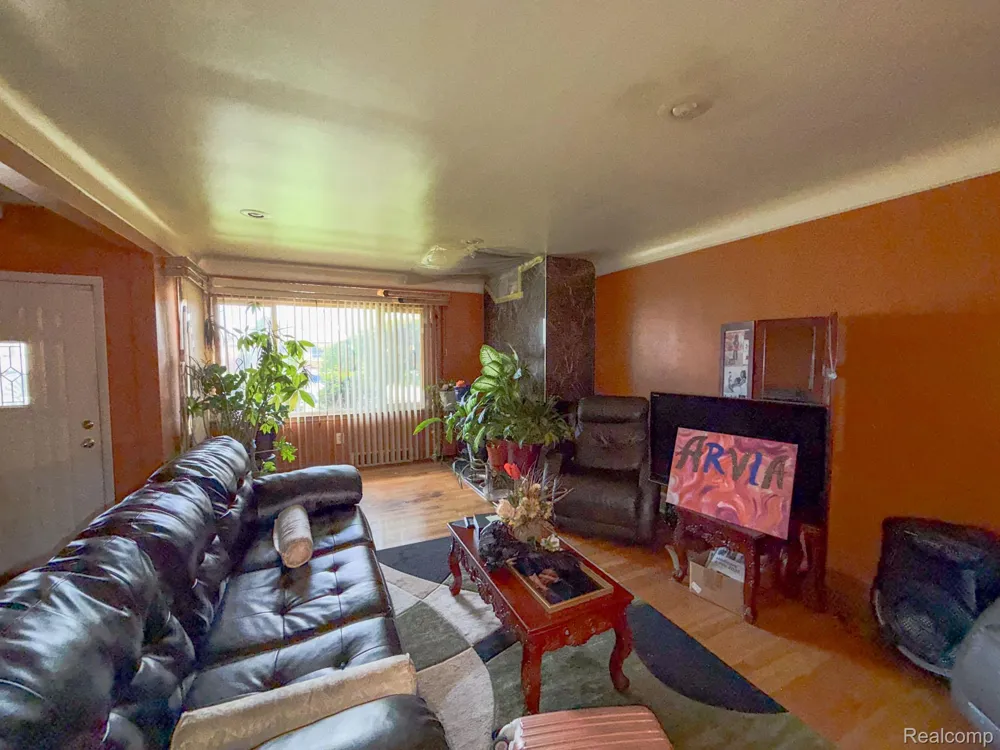 16525 Ego Avenue Eastpointe City, MI 48021