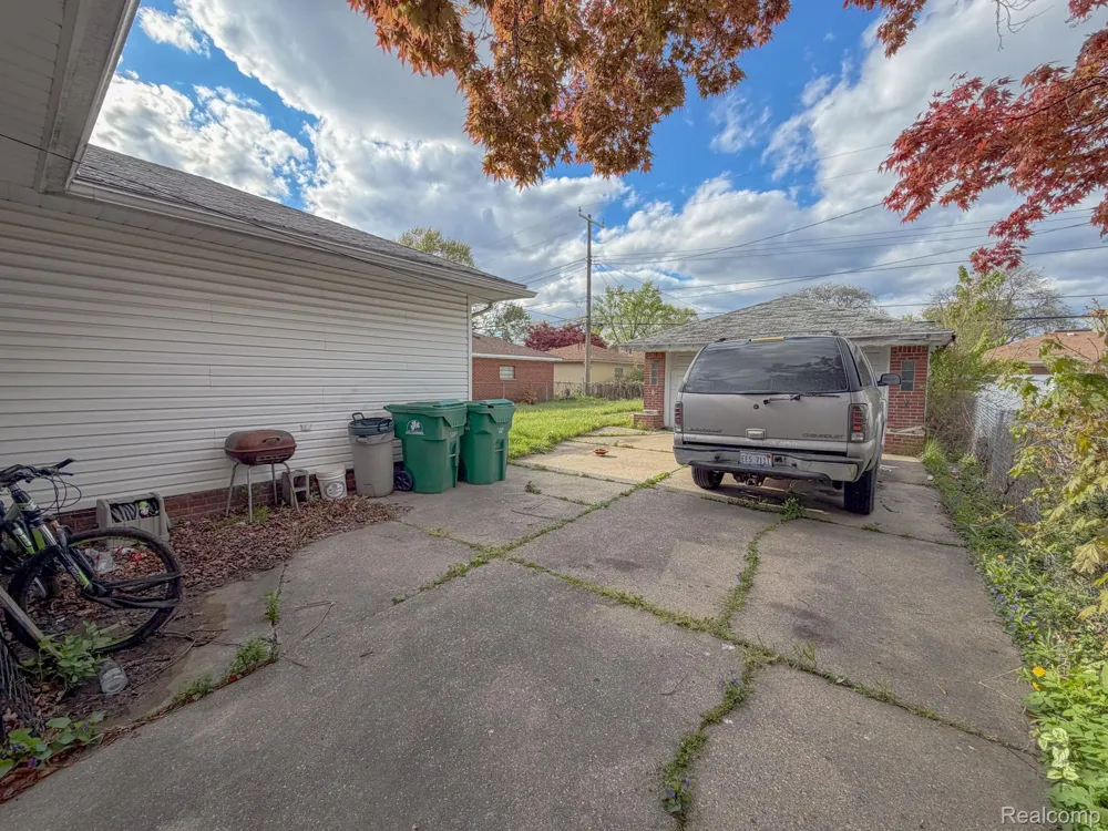16525 Ego Avenue Eastpointe City, MI 48021