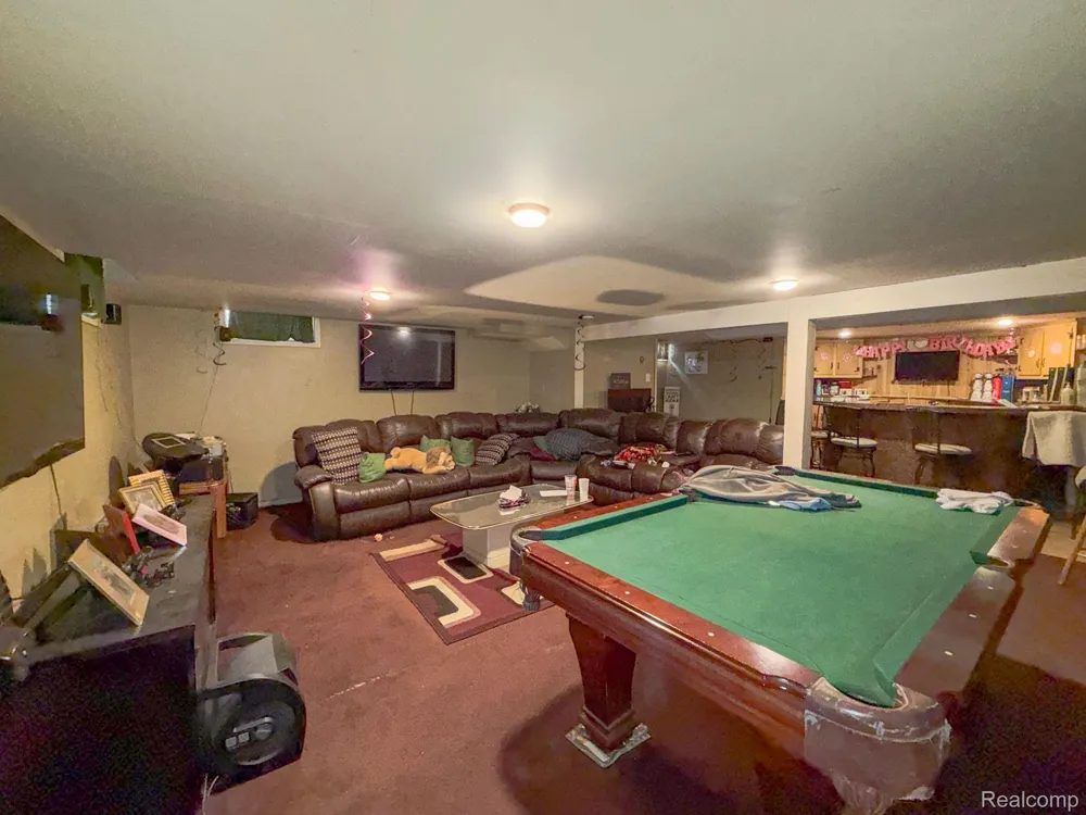 16525 Ego Avenue Eastpointe City, MI 48021