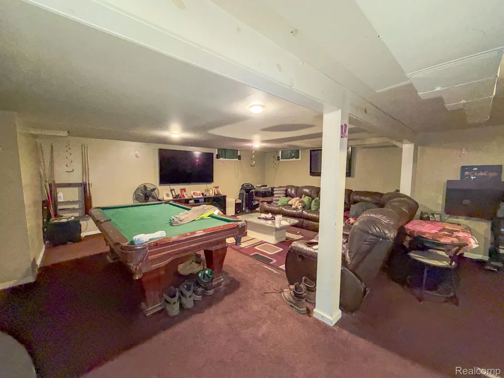 16525 Ego Avenue Eastpointe City, MI 48021