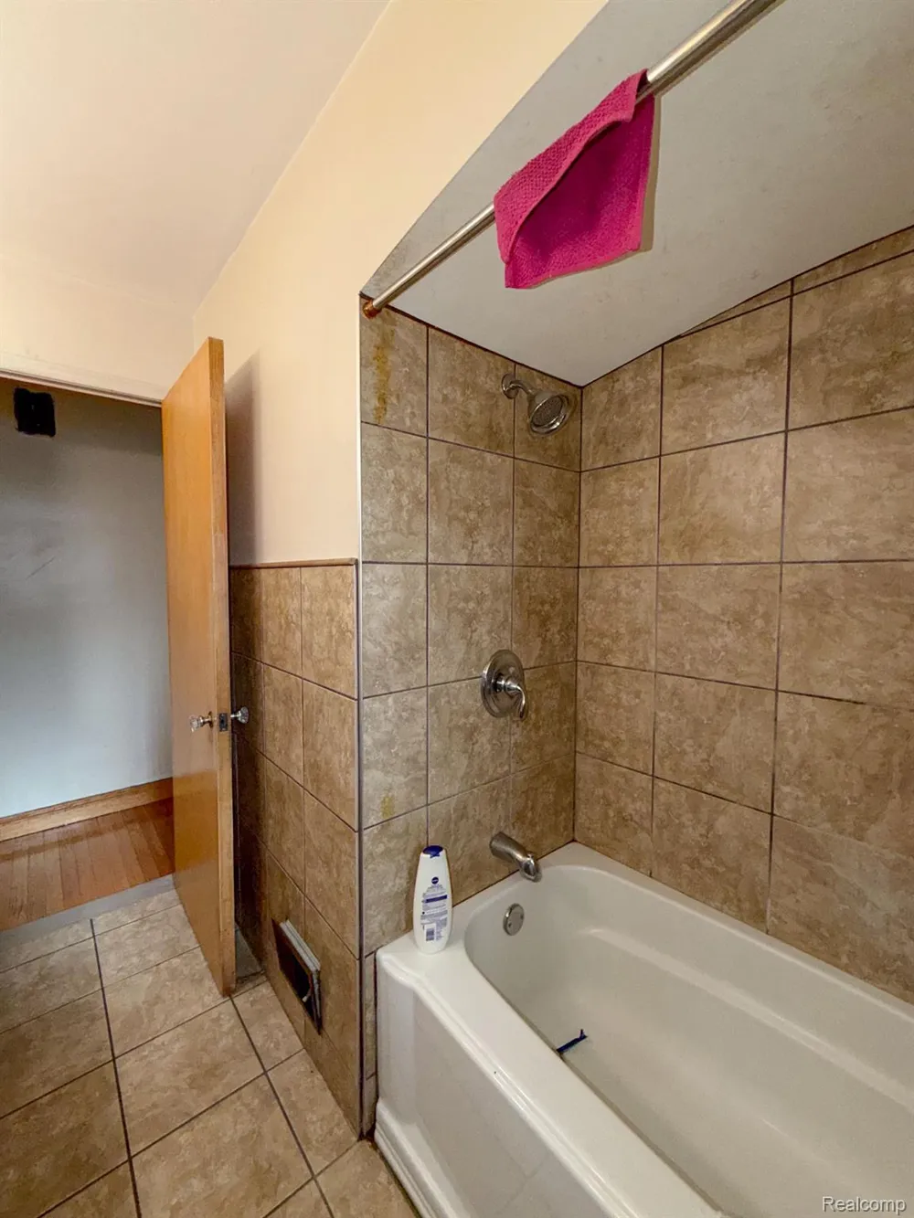 16525 Ego Avenue Eastpointe City, MI 48021