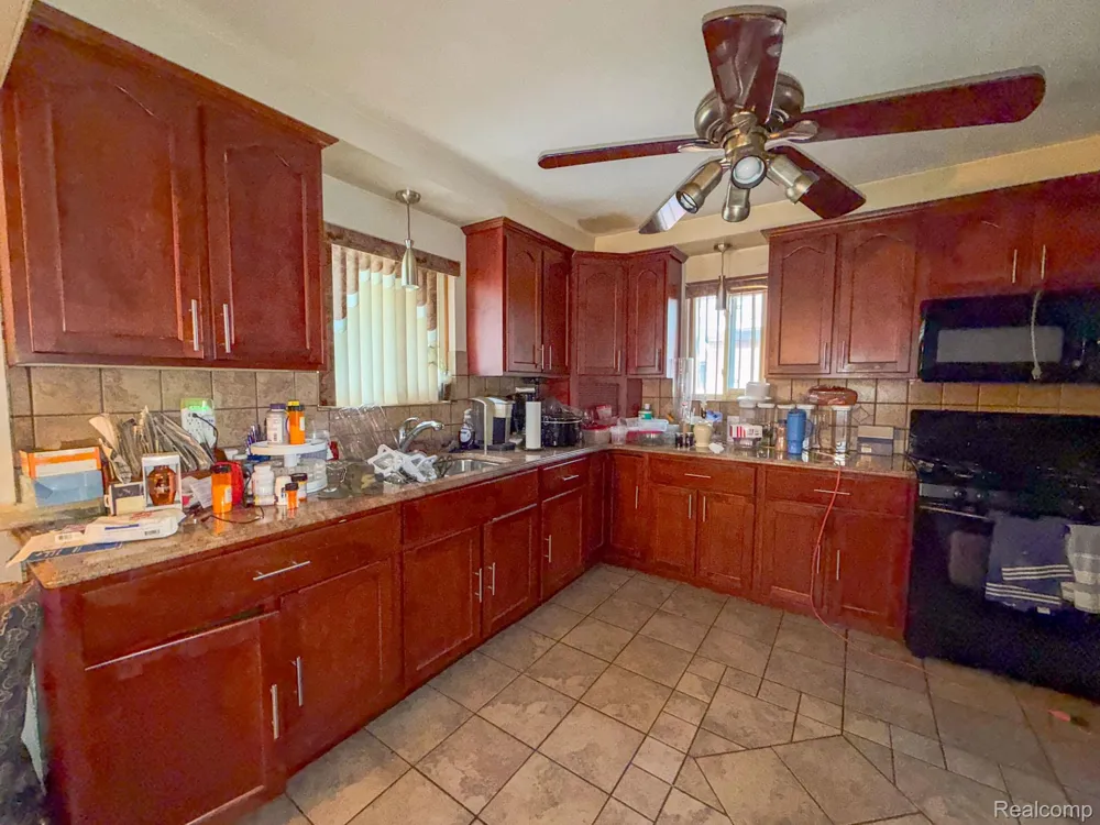 16525 Ego Avenue Eastpointe City, MI 48021