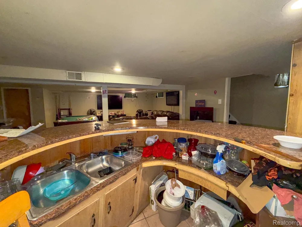 16525 Ego Avenue Eastpointe City, MI 48021