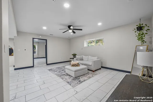 133 Alamo Pipe Creek, TX 78063