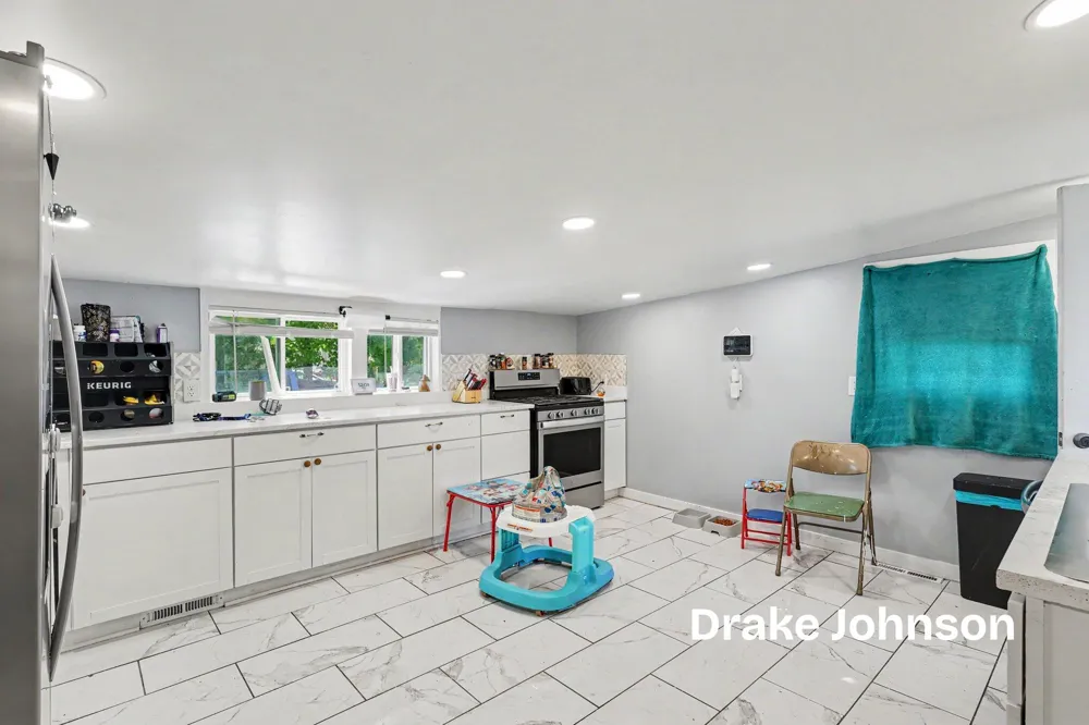 2022 Henry Street Muskegon, MI 49441