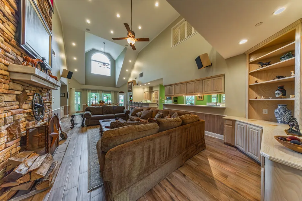1050 Vz County Road 3704 Wills Point, TX 75169